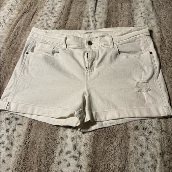 Old Navy White Distressed Denim Boyfriend Shorts - Picture 3 of 9